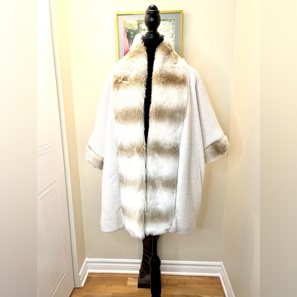 🆕VTG/LUXE by Irina faux fur knit open kimono style coat,satin line,cream color. - Picture 2 of 12